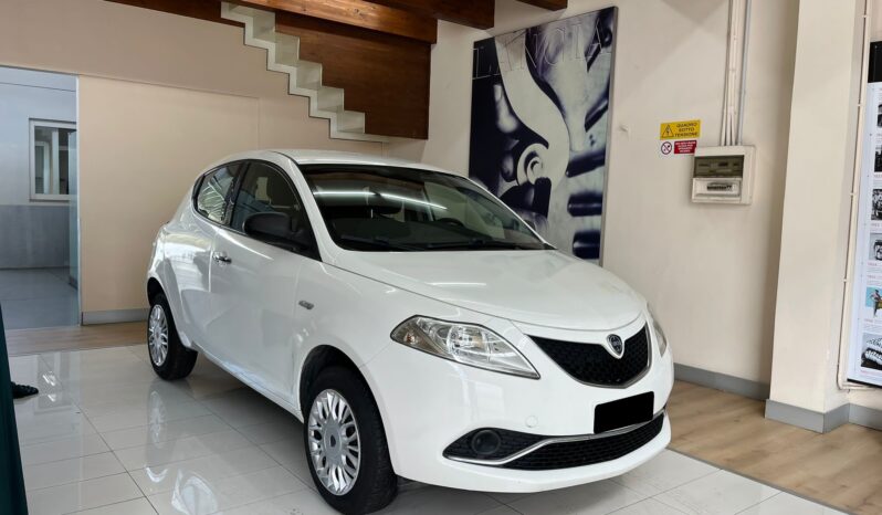 Lancia Ypsilon 0.9 Benzina/Metano – 2016 pieno